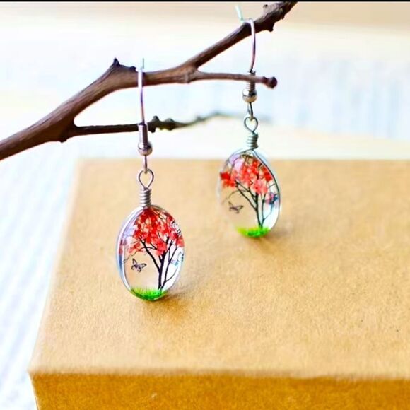 ✨🆕✨ BoHo RED ❤️ Dried Flower Tree 🌳 Butterfly 🦋 Dangle Earrings✨🔅 - Picture 1 of 9